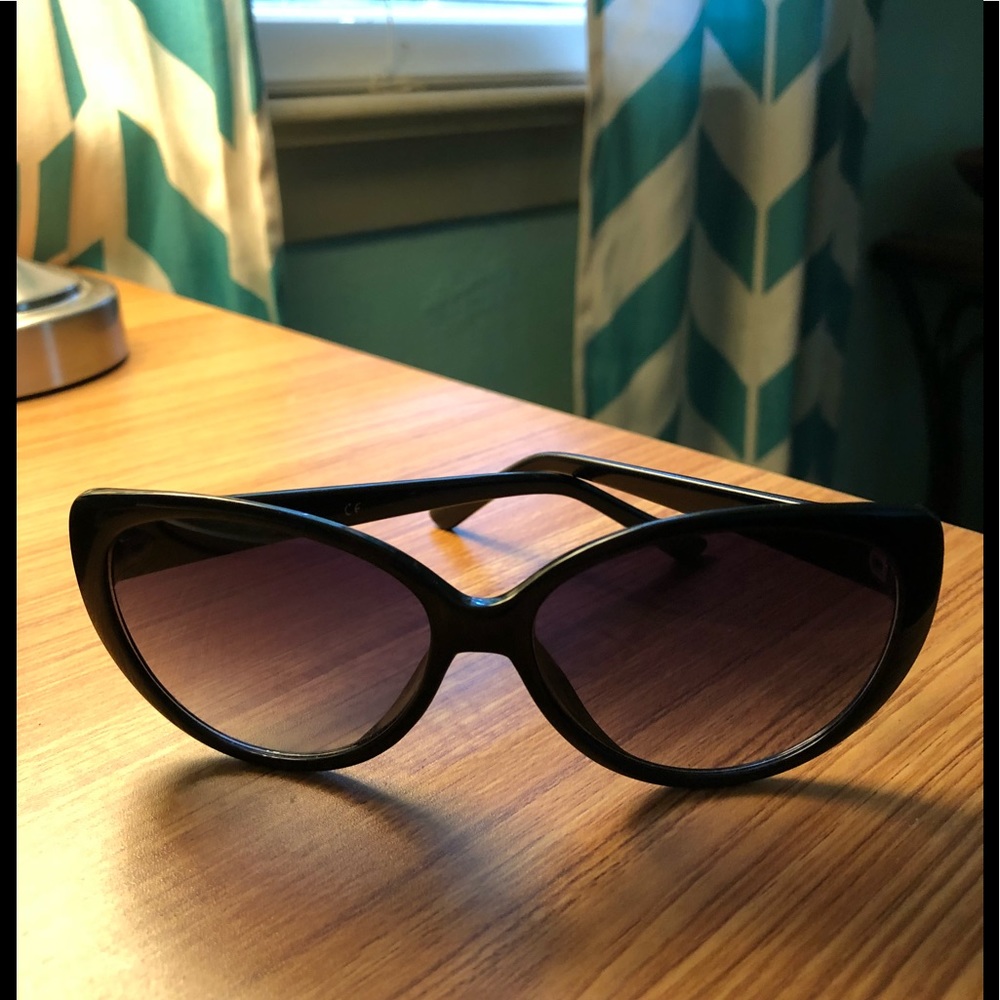 Like new Kate Spade sunglasses! Includes case.